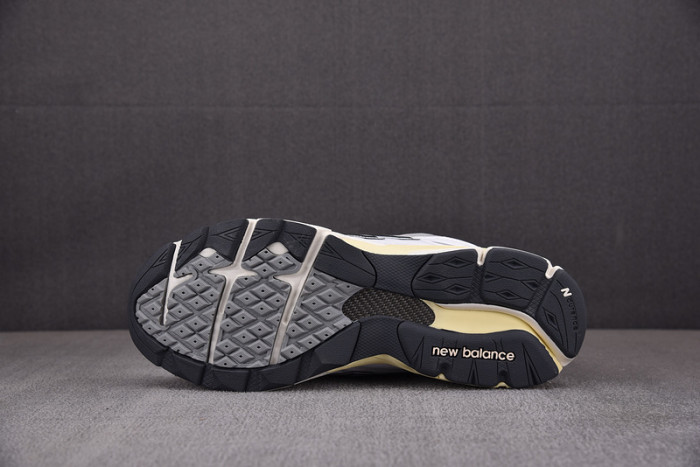 NEW BALANCE NB990 NB000032