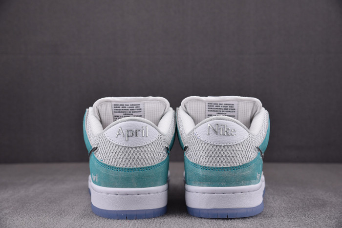 Nike Dunk SDCAI SB Low  FD2562-400