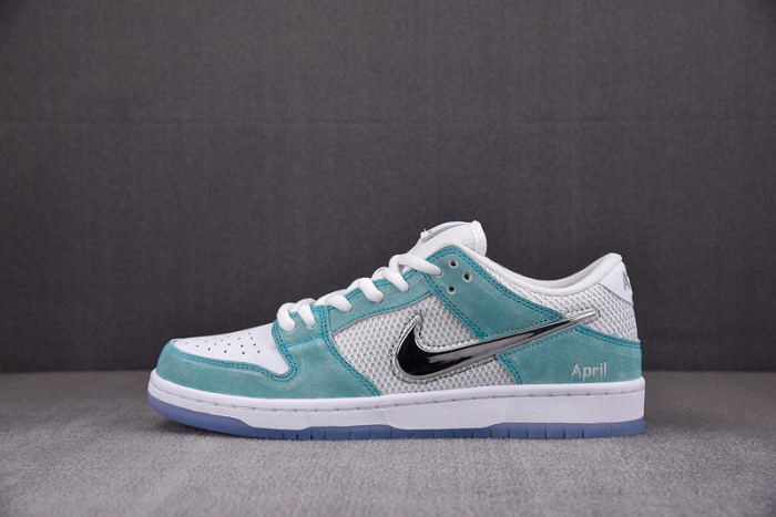 Nike Dunk SDCAI SB Low  FD2562-400