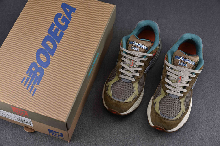 NEW BALANCE 992 NB000011