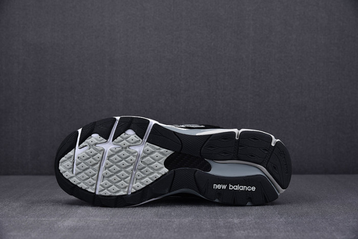 NEW BALANCE 992 NB000008