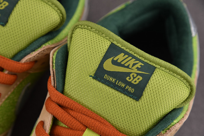 Nike SB Dunk Low "Escargot" FQ7585-200