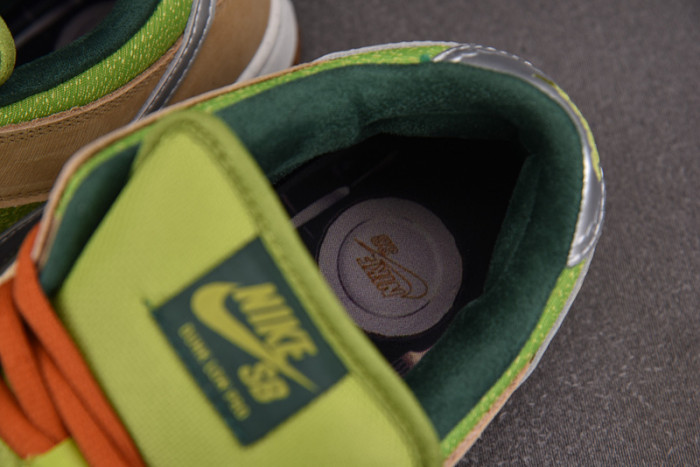 Nike SB Dunk Low "Escargot" FQ7585-200