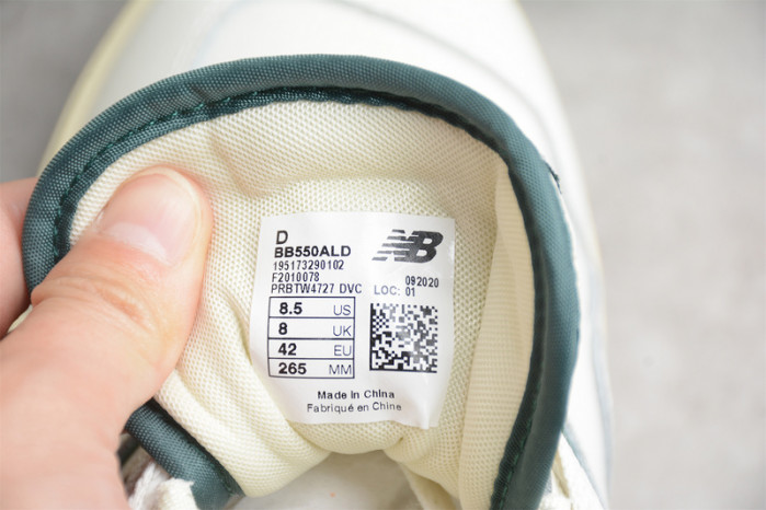 NEW BALANCE 550 NB000001