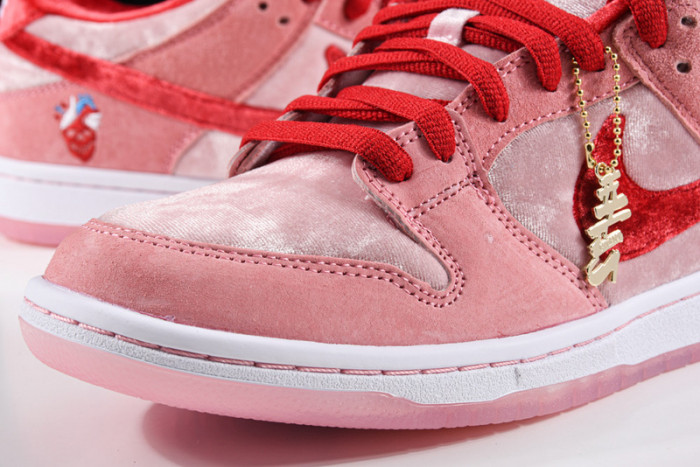Nike Dunk SB Low strangelove skateboards CT2552-800