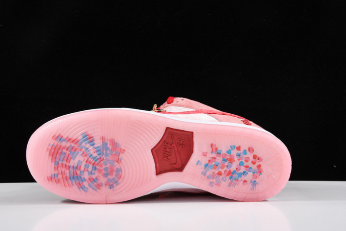 Nike Dunk SB Low strangelove skateboards CT2552-800
