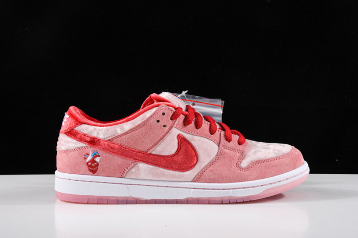 Nike Dunk SB Low strangelove skateboards CT2552-800