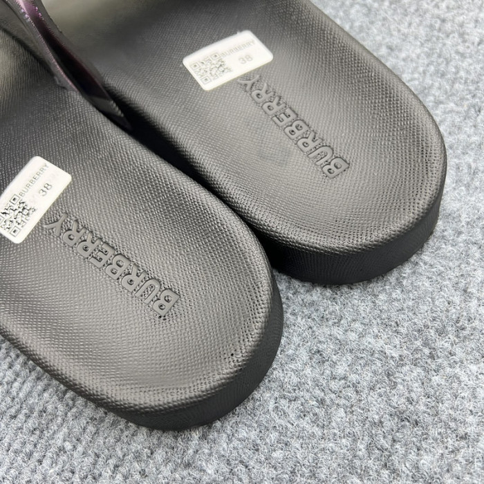 BURBER*Y Sandal3