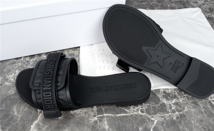 Dio*r sandal 28