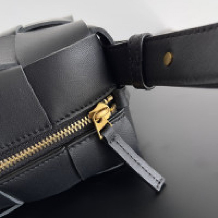 BV BAG18