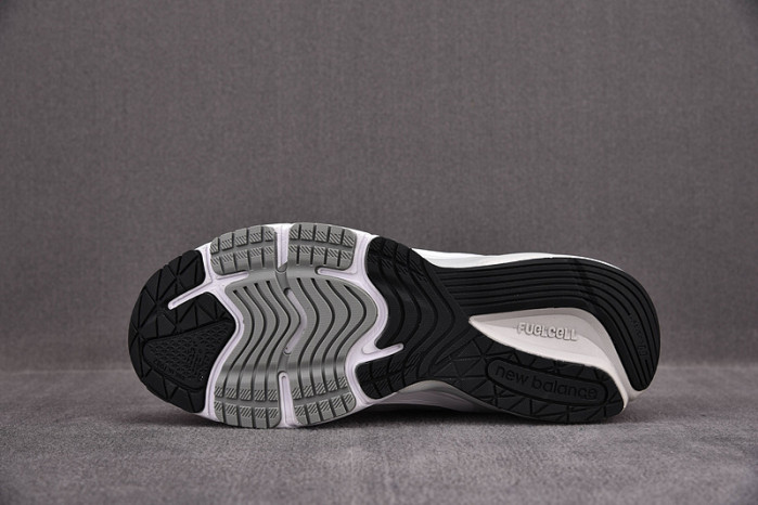 NEW BALANCE 990 V6 NB000024