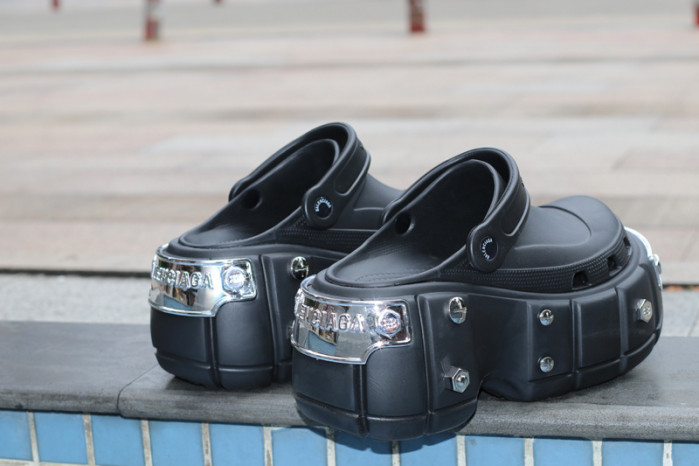 Balenciag* Sandal 26
