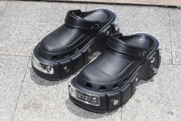 Balenciag* Sandal 26