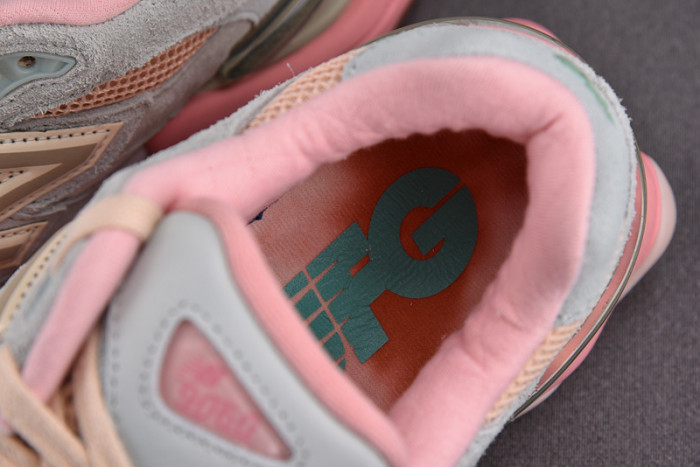 NEW BALANCE 9060 NB000028