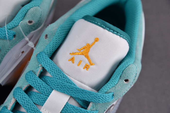 Air Jordan 1 Low SE New Emerald  DN3705-301