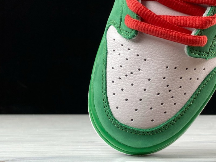 Nike dunk low sb  heineken  304292-302