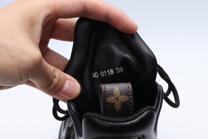 LV snekaers L000001