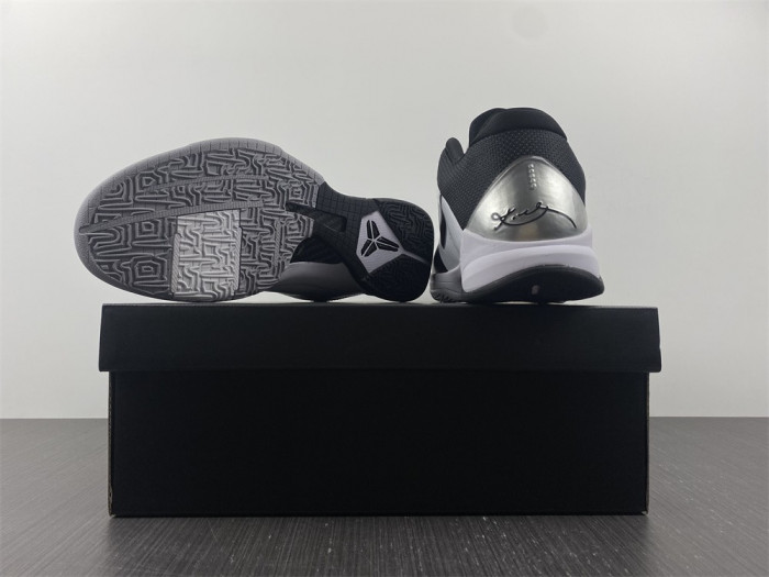 NIKE ZOOM KOBE 5 TB 