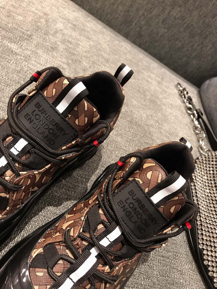 Burber*y sneakers B000001