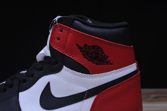 AIR JORDAN 1 High OG “Black Toe” white/ black-varsity red  555088-125
