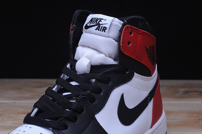 AIR JORDAN 1 High OG “Black Toe” white/ black-varsity red  555088-125