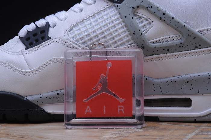 Air Jordan 4 OG “White Cement”  840606-192