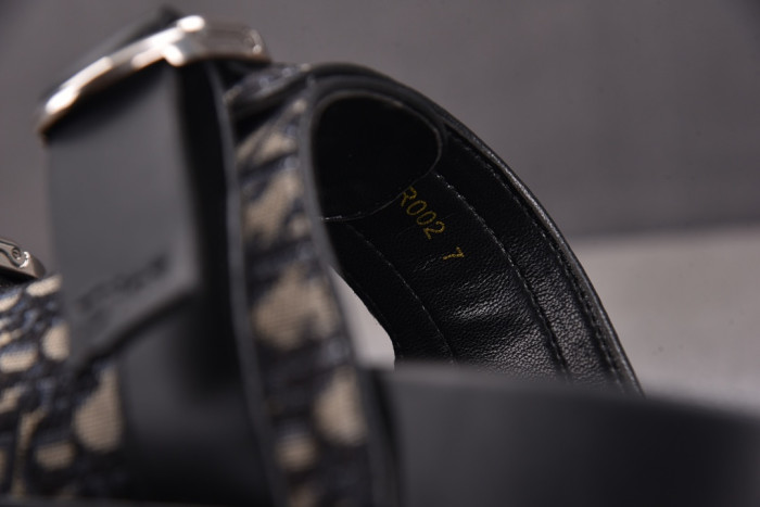 Dio*r sandal 113