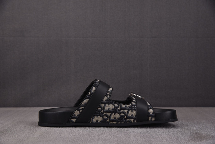 Dio*r sandal 113