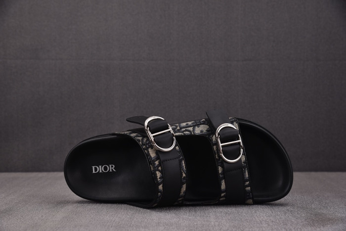 Dio*r sandal 113