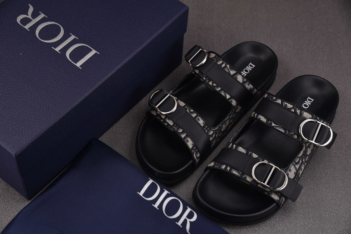 Dio*r sandal 113