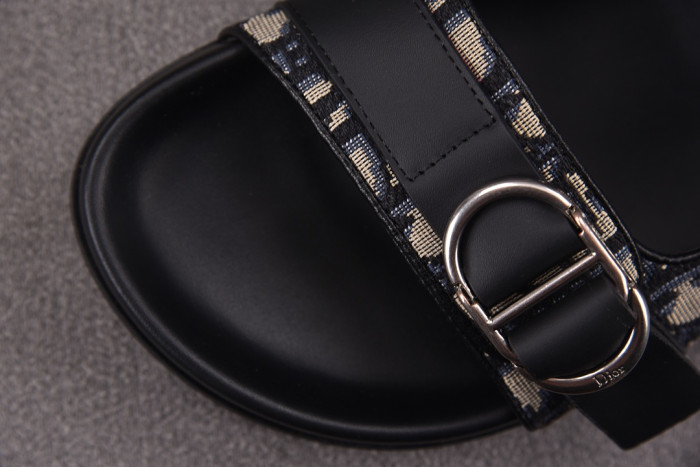 Dio*r sandal 113