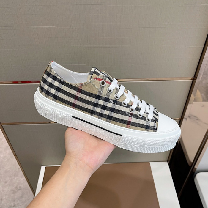 burber*y sneakers b000013