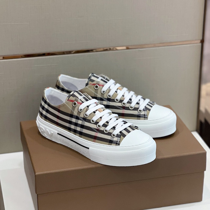 burber*y sneakers b000013