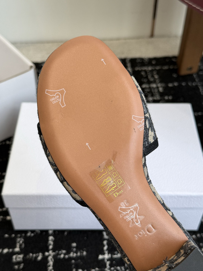 Dio*r sandal 122