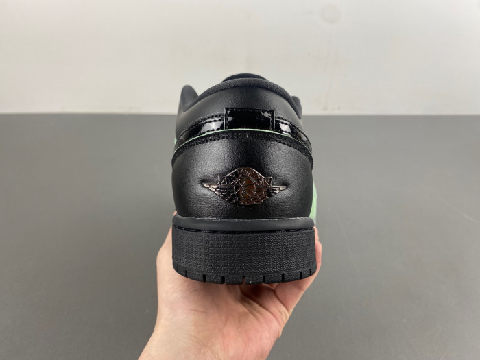 air jordan 1 low "black cat mascot" hm3690-001