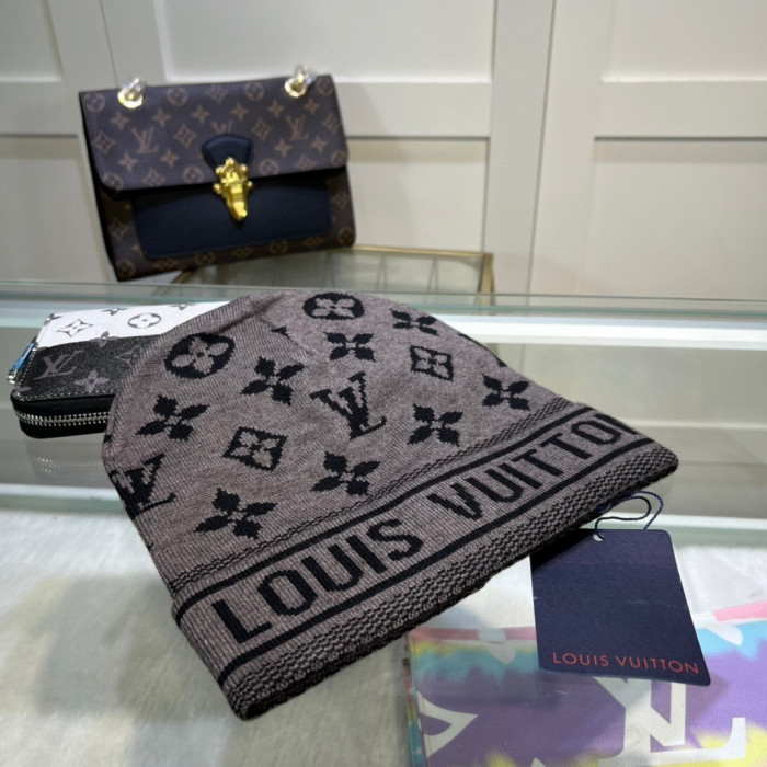 LV hat60