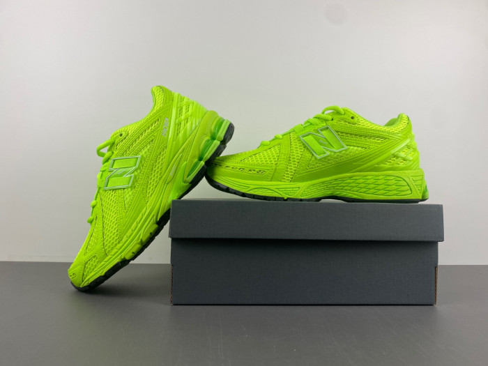 NEW BALANCE 1906R NB000052