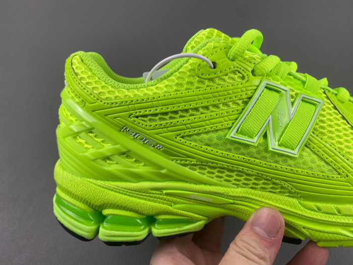 NEW BALANCE 1906R NB000052