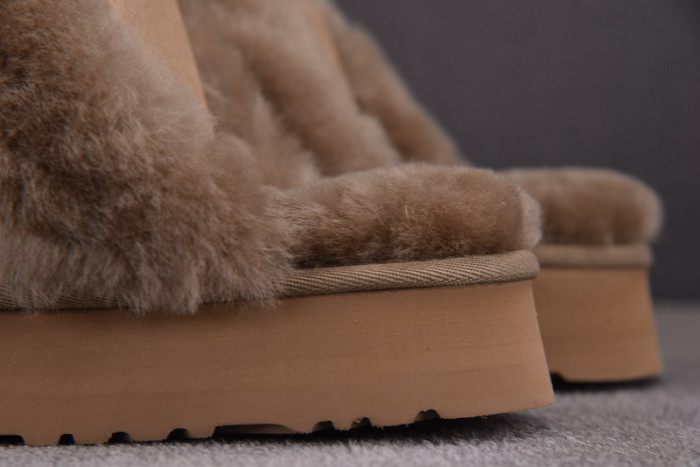 UGG SANDALS 1