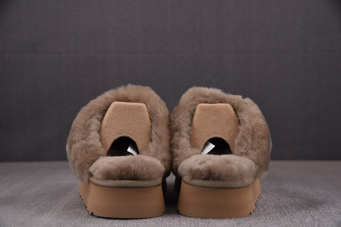 UGG SANDALS 1
