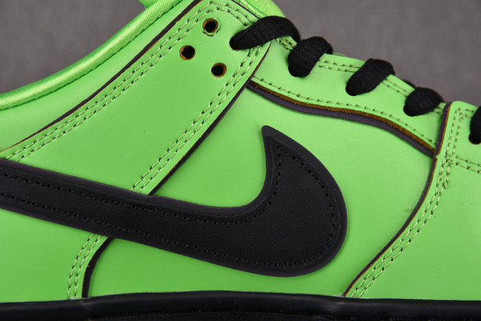the powerpuff girls x dunk low pro sb qs 