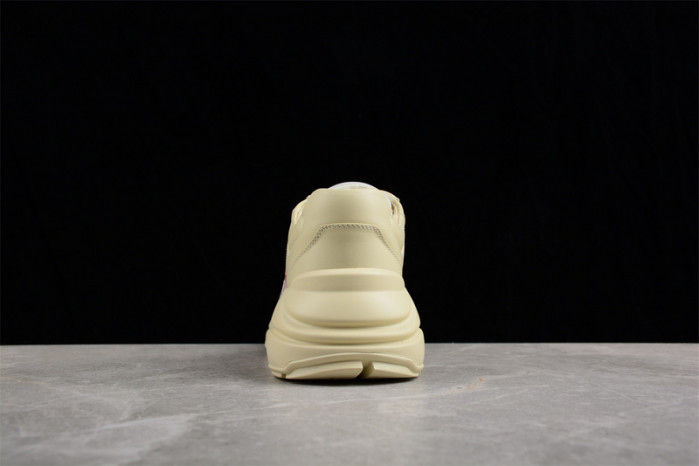 G*u*i* trainer sneaker89