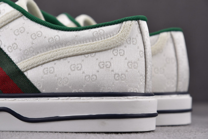 G*u*i* trainer sneaker95