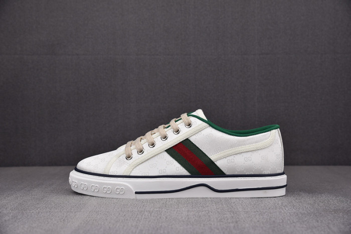 G*u*i* trainer sneaker95