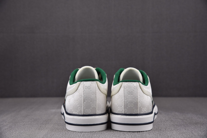G*u*i* trainer sneaker95