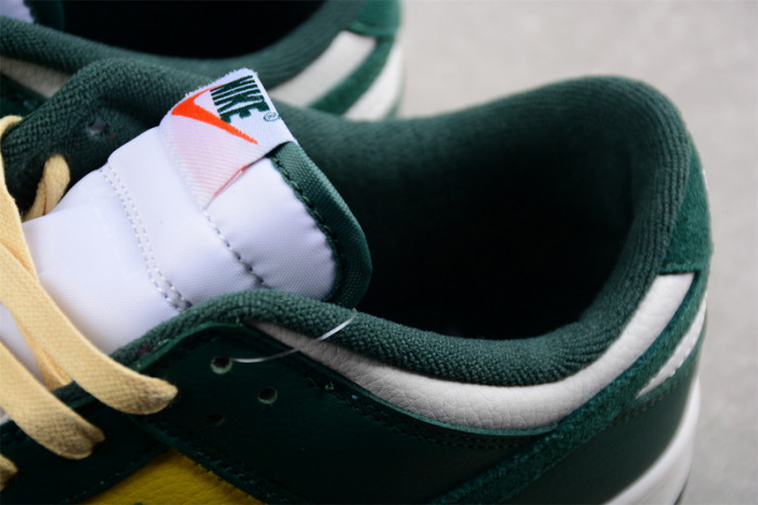 nike dunk low se noble green fd0350-133