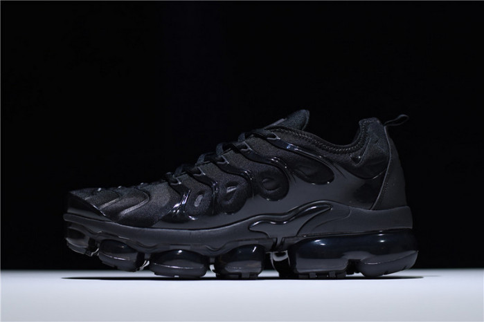 nike air vapormax plus triple black 924453-004