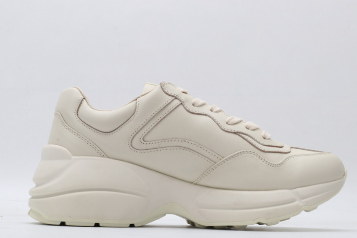 G*u*i* trainer sneaker25