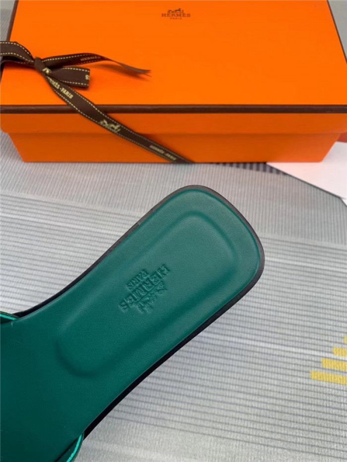 herme* sandal35