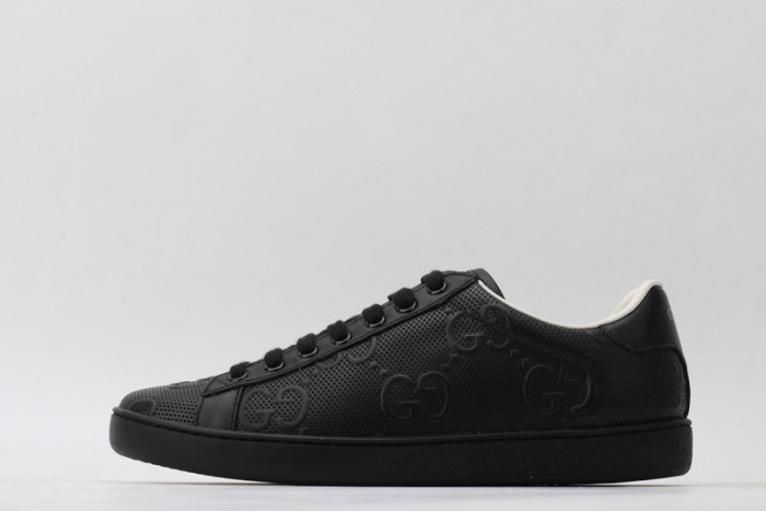 G*u*i* trainer sneaker71